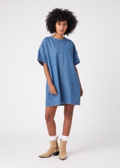 Wrangler® Oversized Denim Tee - Dress Mid (W9P1LLX8E) 